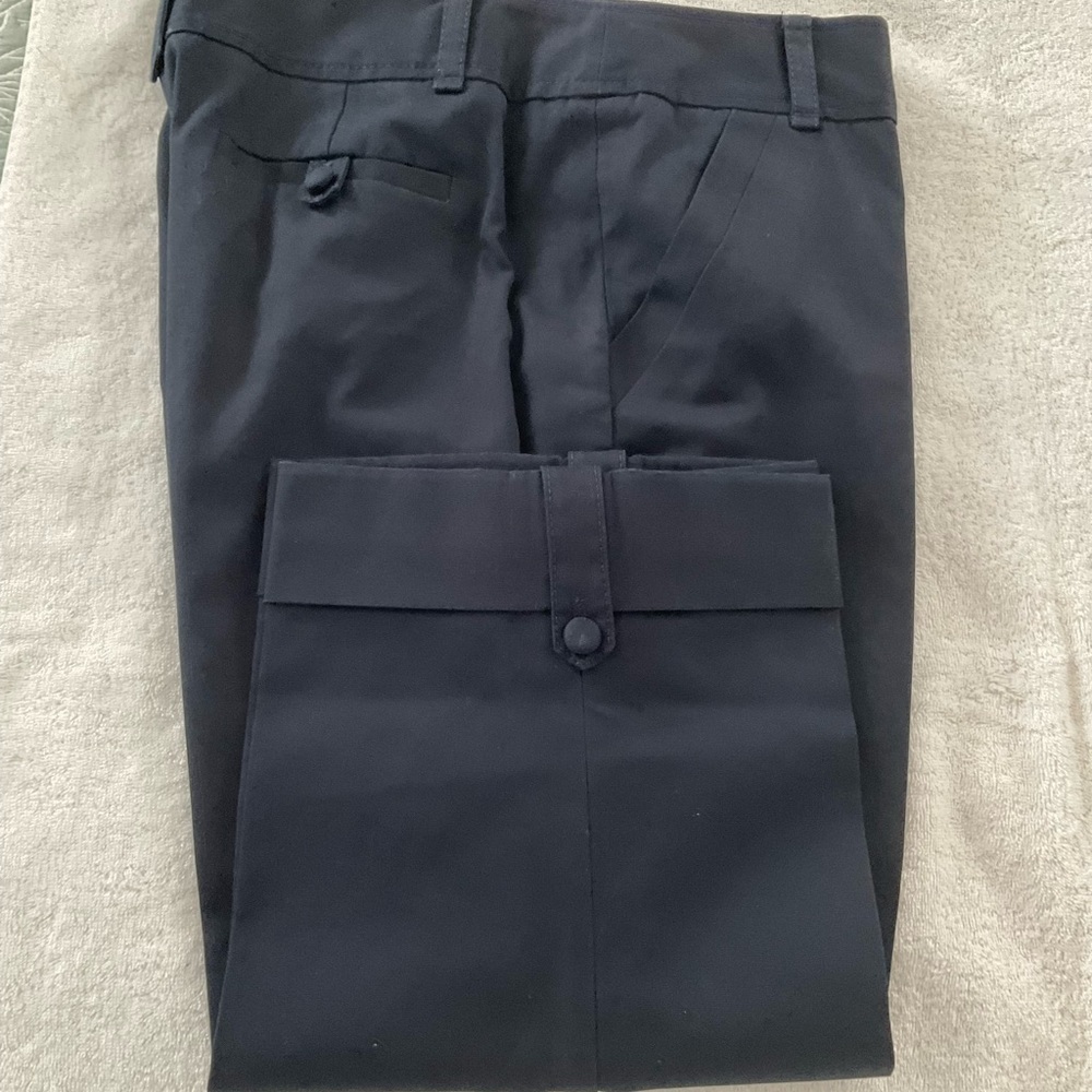 Ann Taylor Women’s black cuffed capris. 10, great condition. Dress up or down